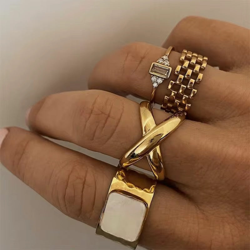 Mónica ring